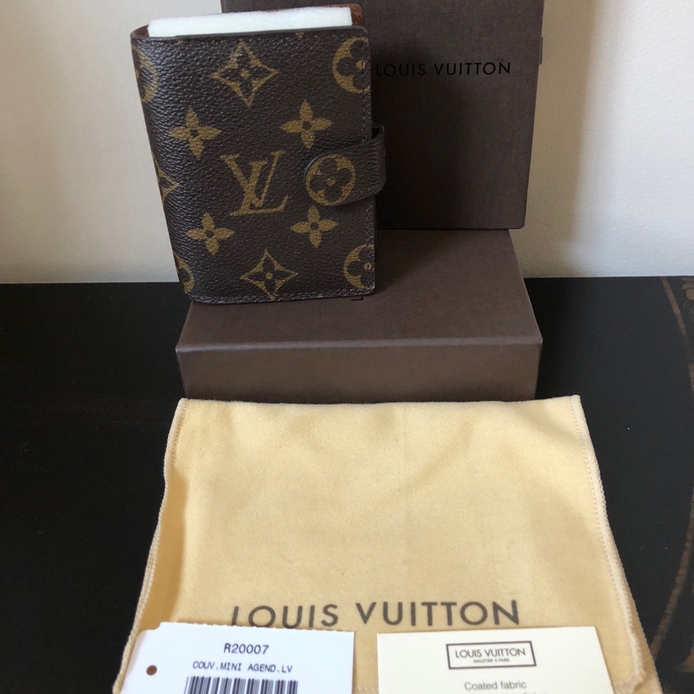 LOUIS VUITTON mini agenda